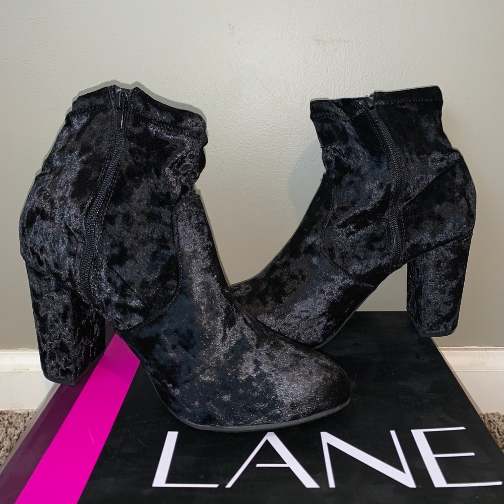 Size 11 Lane Bryant black ankle boots!
